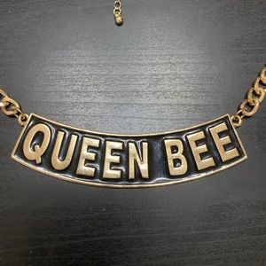 QUEEN BEE CHAIN NECKLACE